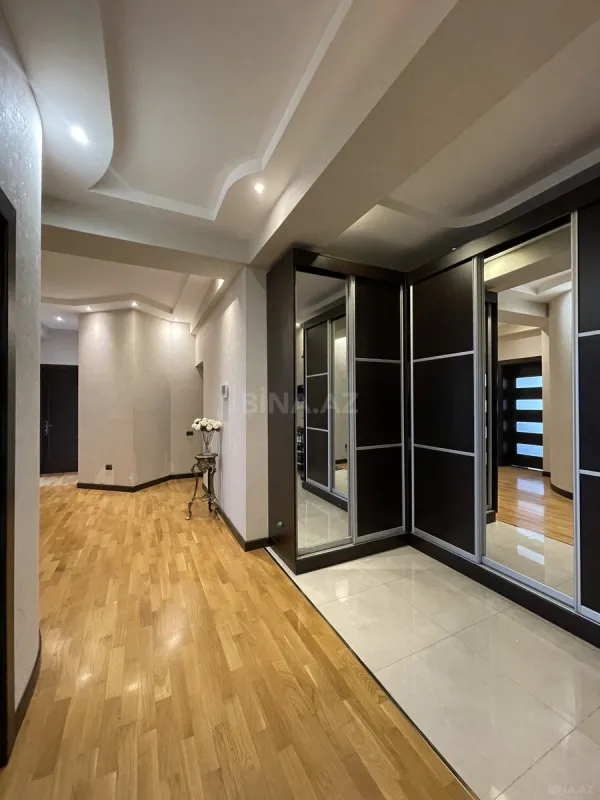 Satılır 4 otaqlı mənzil 170 m²