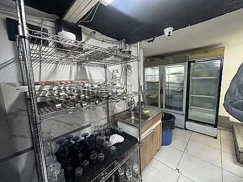 Satılır obyekt 310 m²