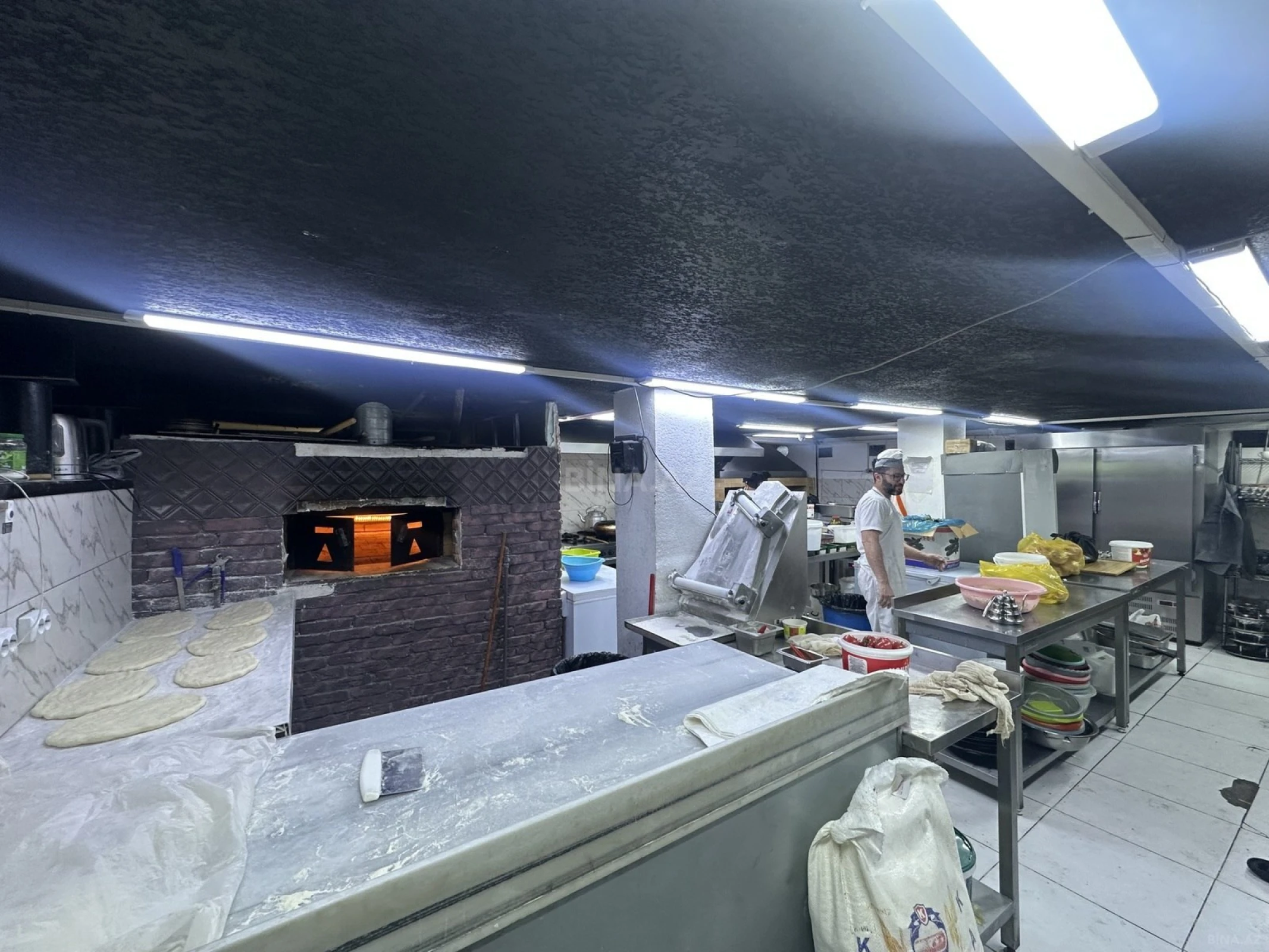 Satılır obyekt 310 m²