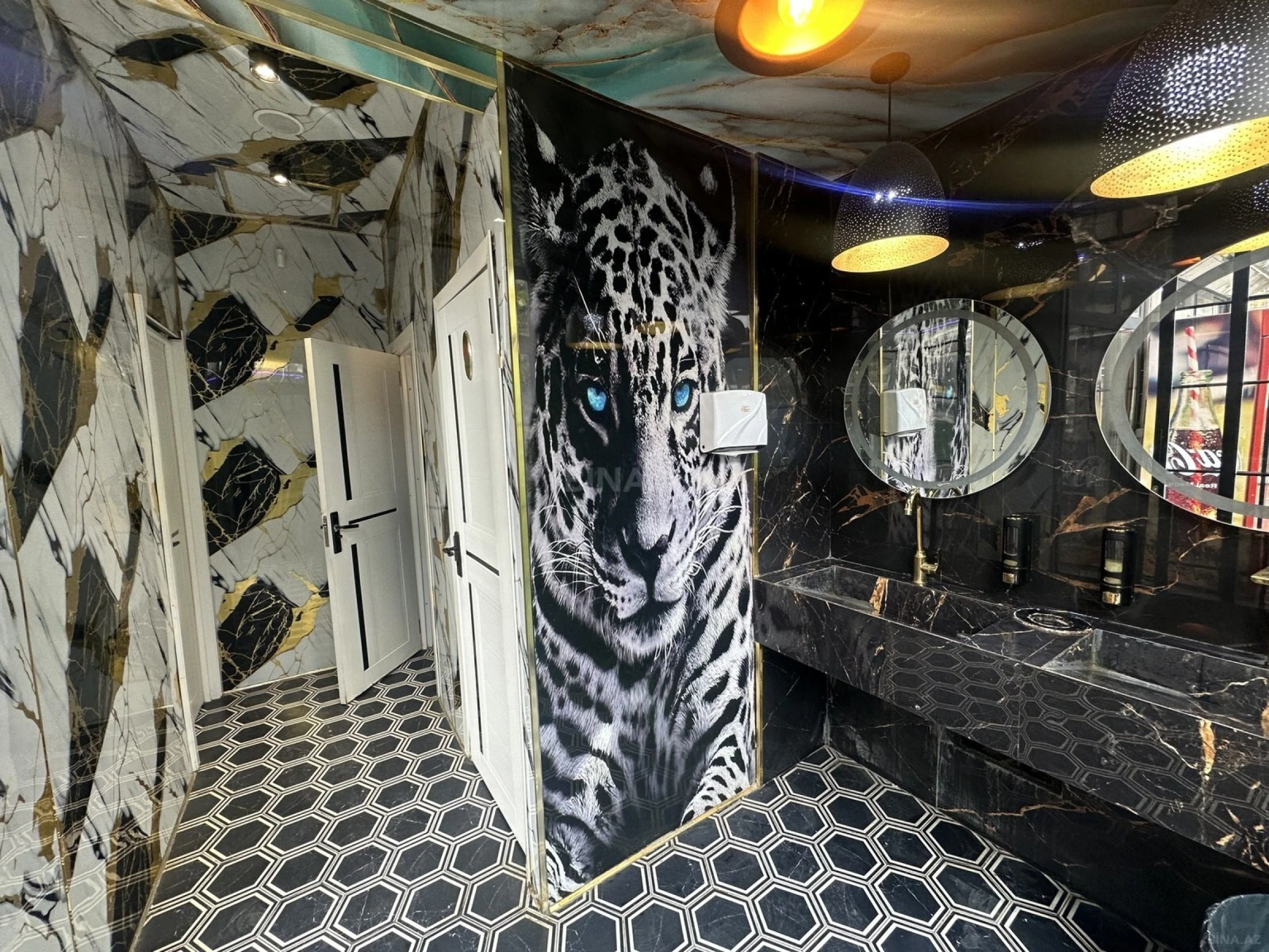 Satılır obyekt 310 m²