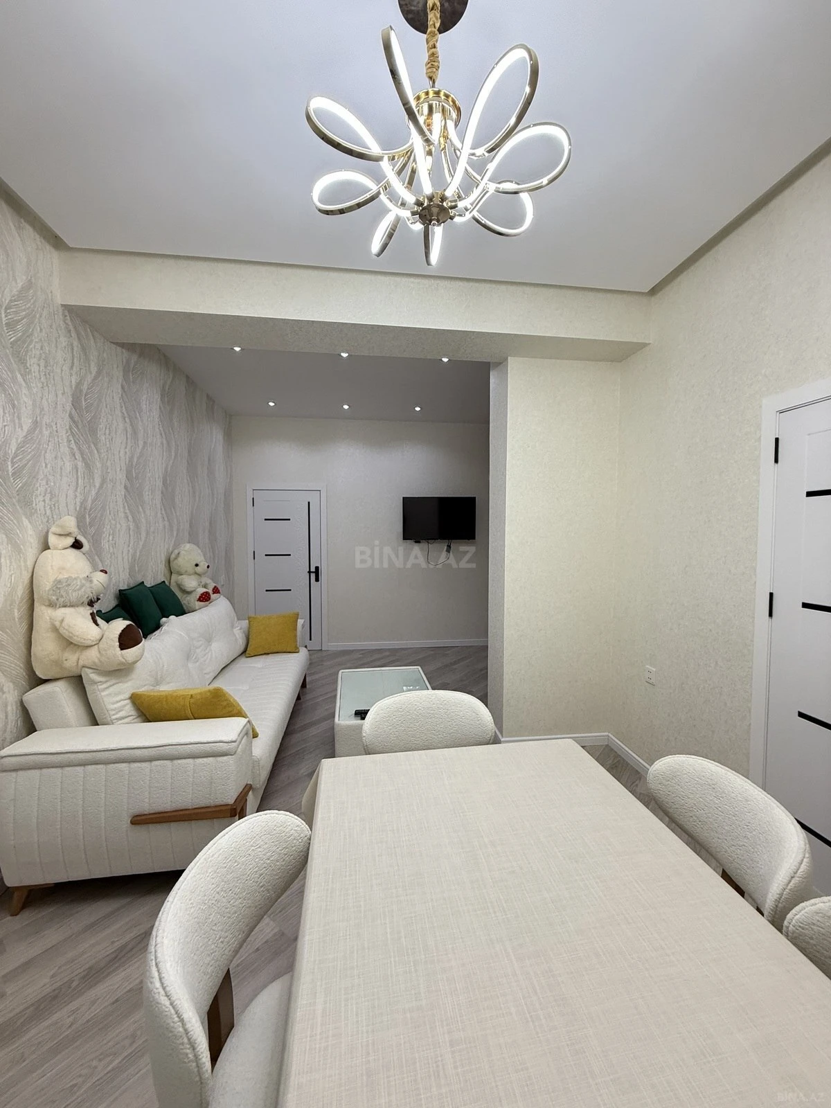 Satılır 2 otaqlı mənzil 63 m²