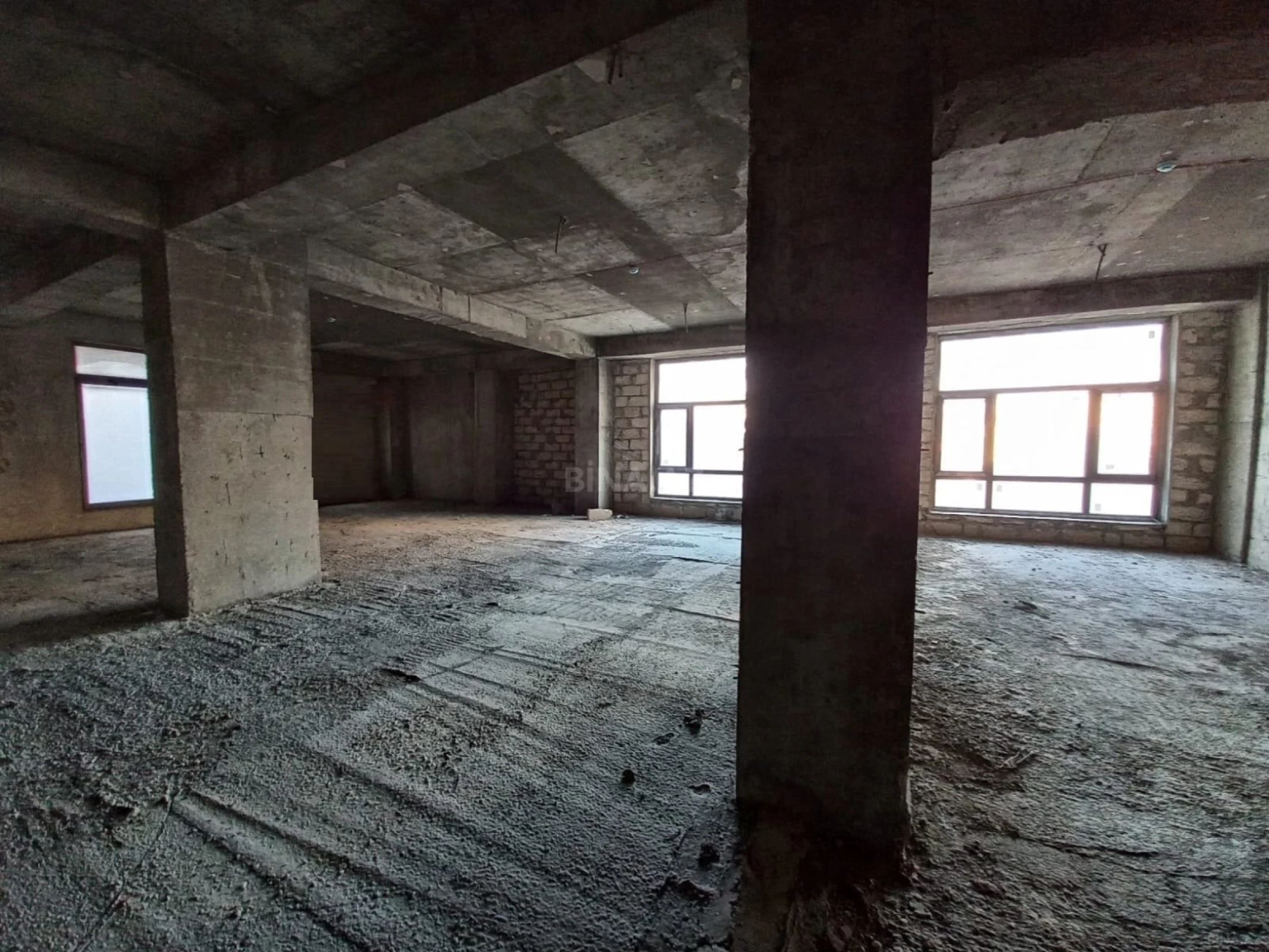 Satılır obyekt 350 m²