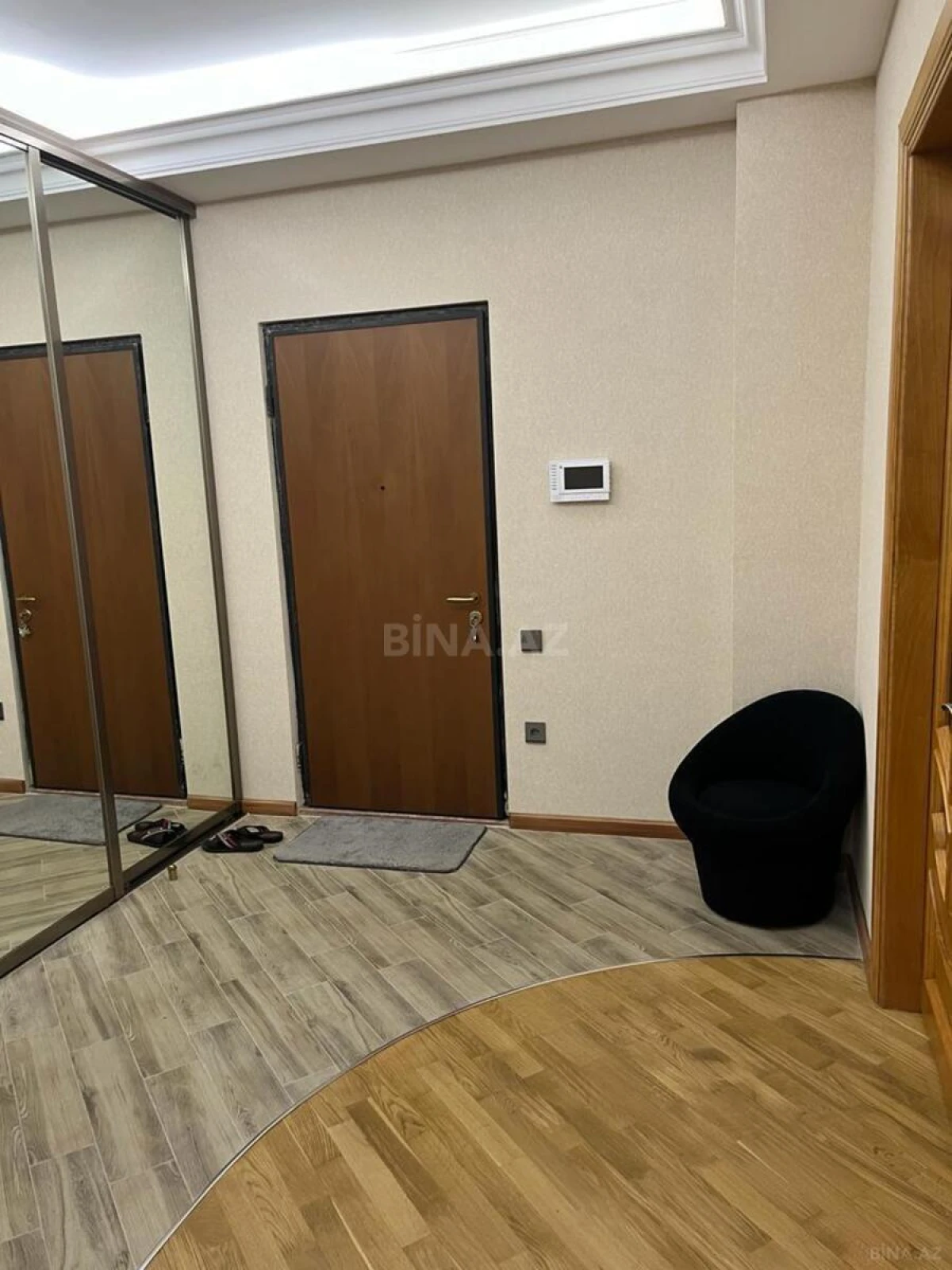 Satılır 3 otaqlı mənzil 171 m²