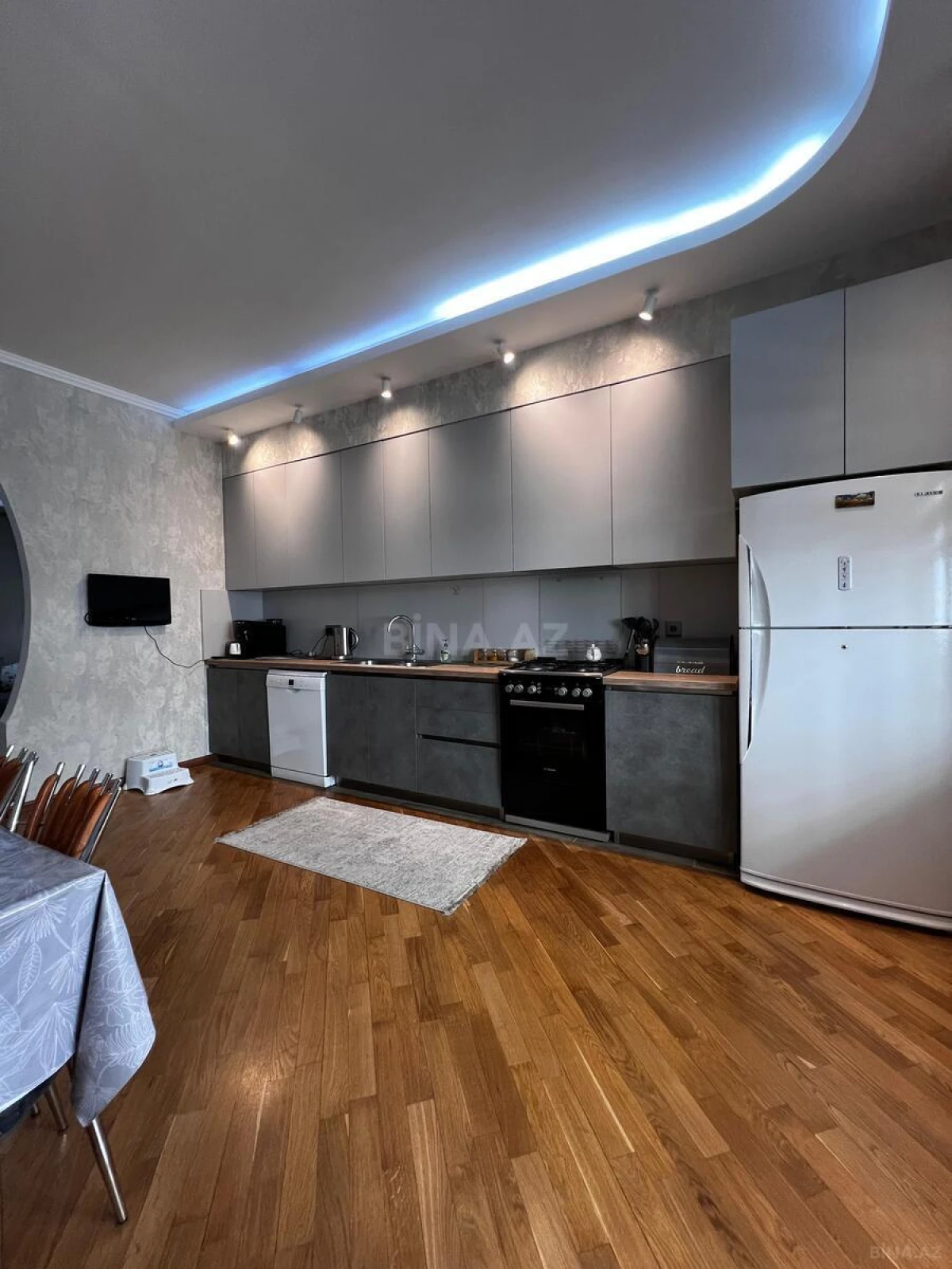 Satılır 3 otaqlı mənzil 171 m²