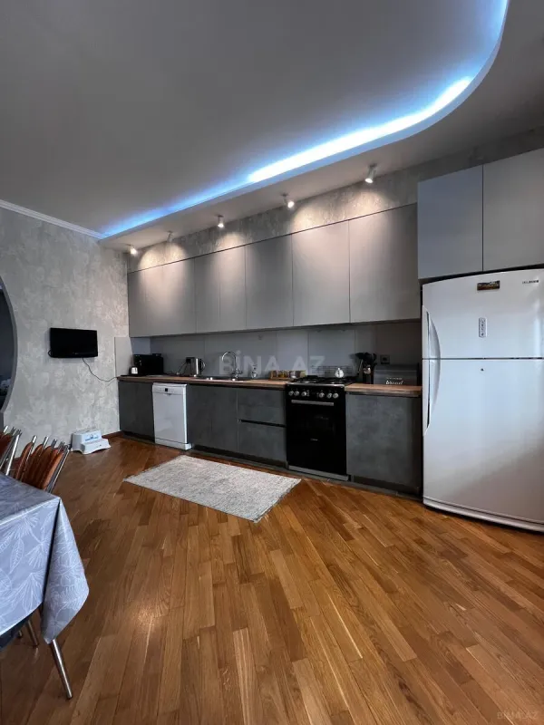 Satılır 3 otaqlı mənzil 171 m²