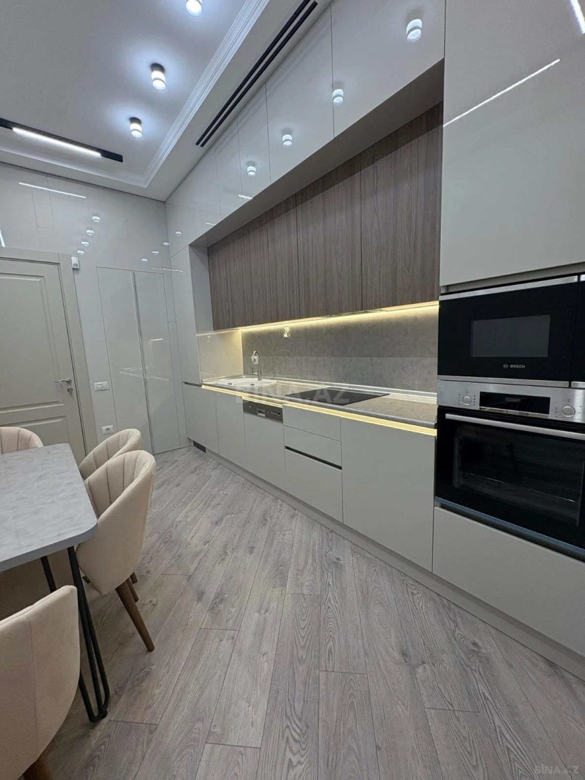 Satılır 4 otaqlı mənzil 120 m²