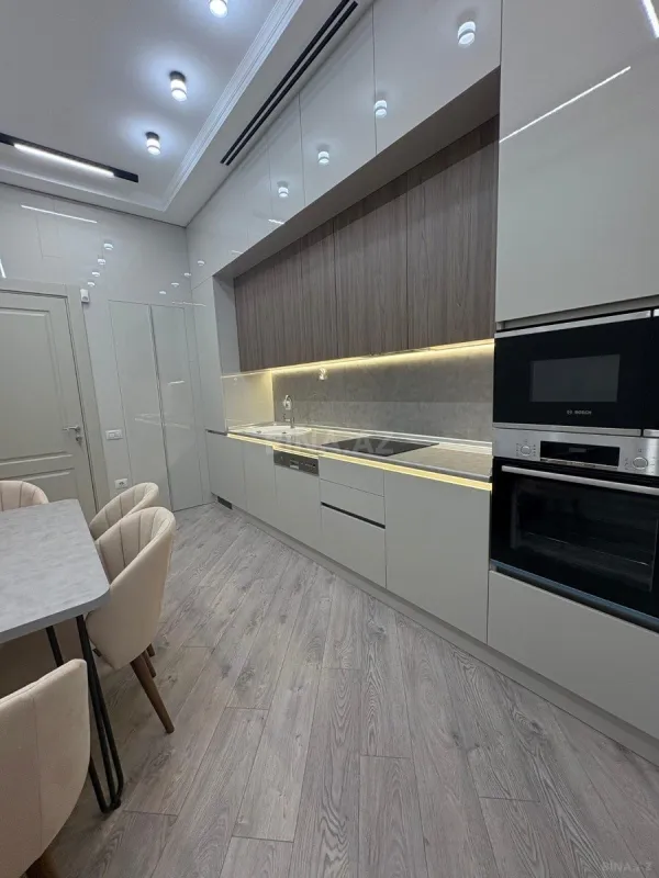 Satılır 4 otaqlı mənzil 120 m²