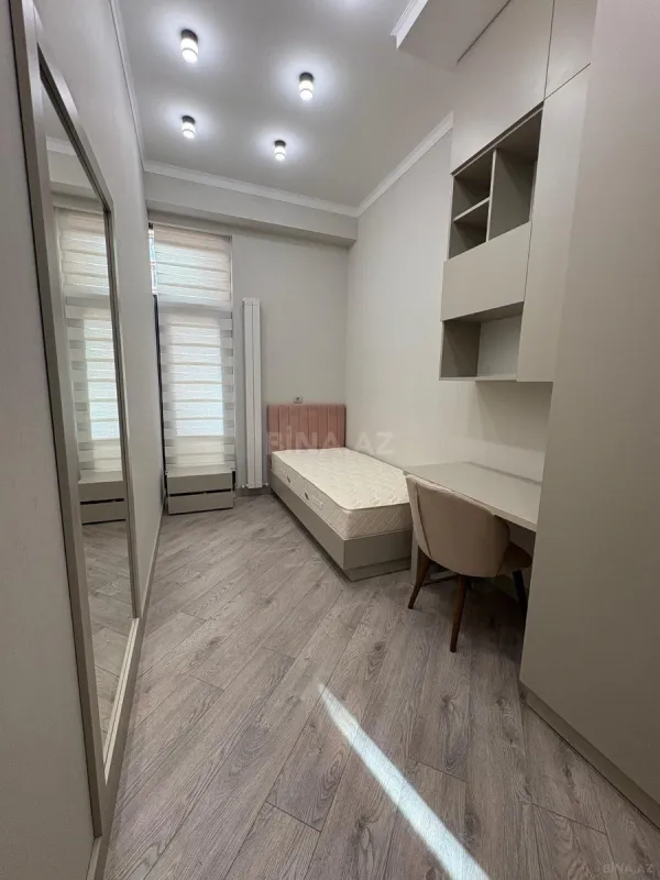 Satılır 4 otaqlı mənzil 120 m²