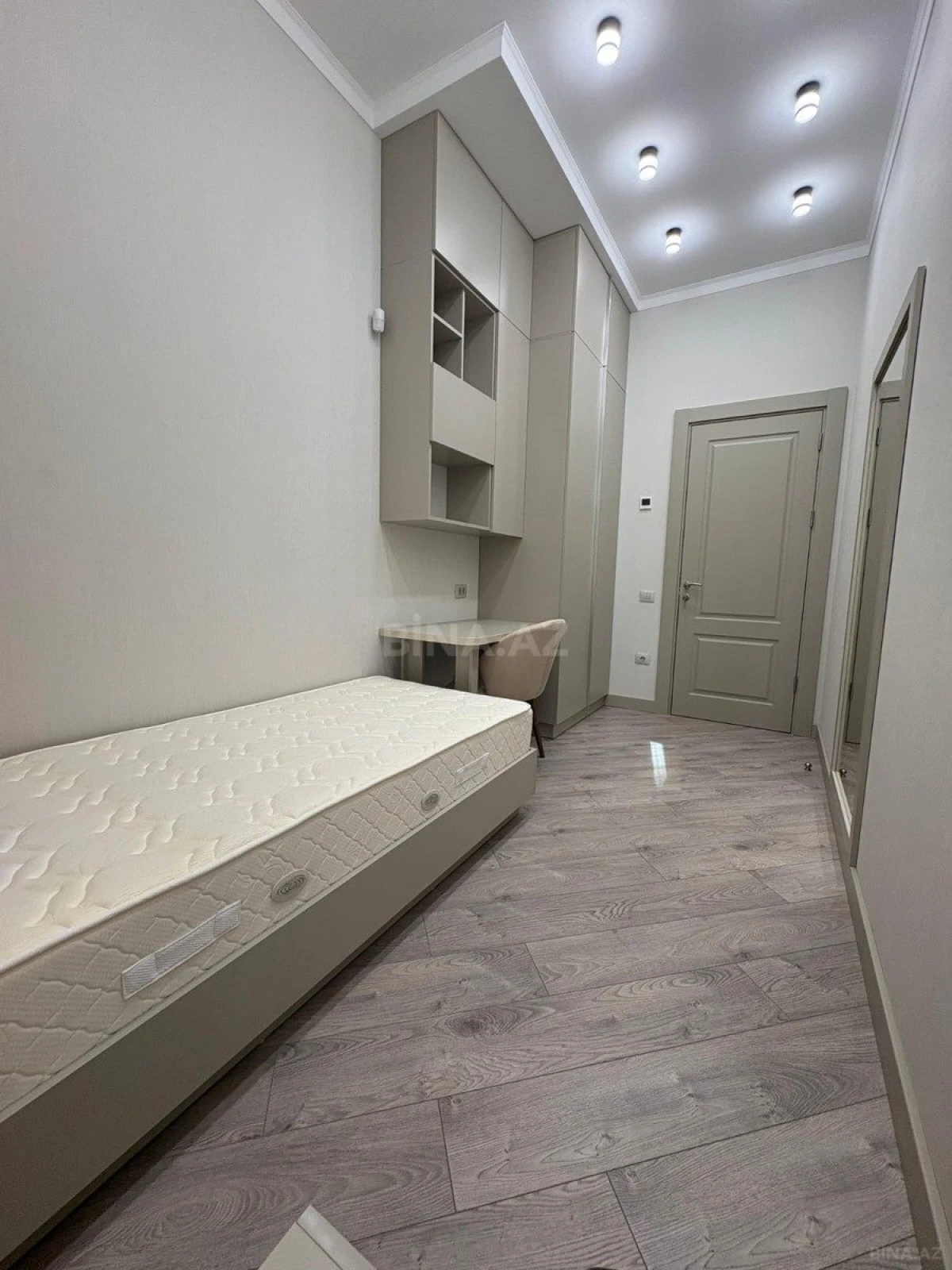 Satılır 4 otaqlı mənzil 120 m²
