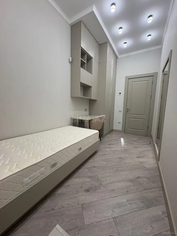 Satılır 4 otaqlı mənzil 120 m²