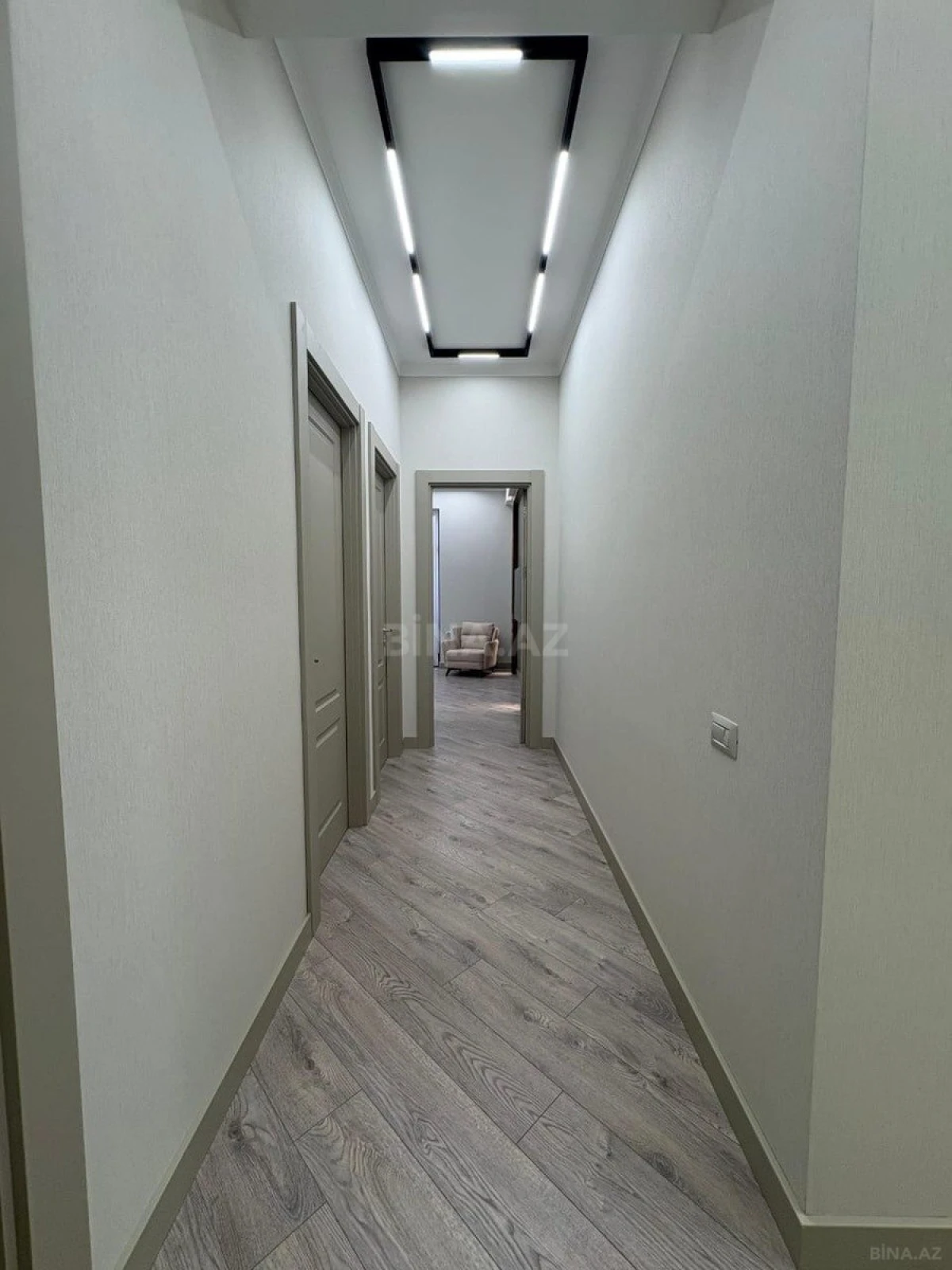 Satılır 4 otaqlı mənzil 120 m²
