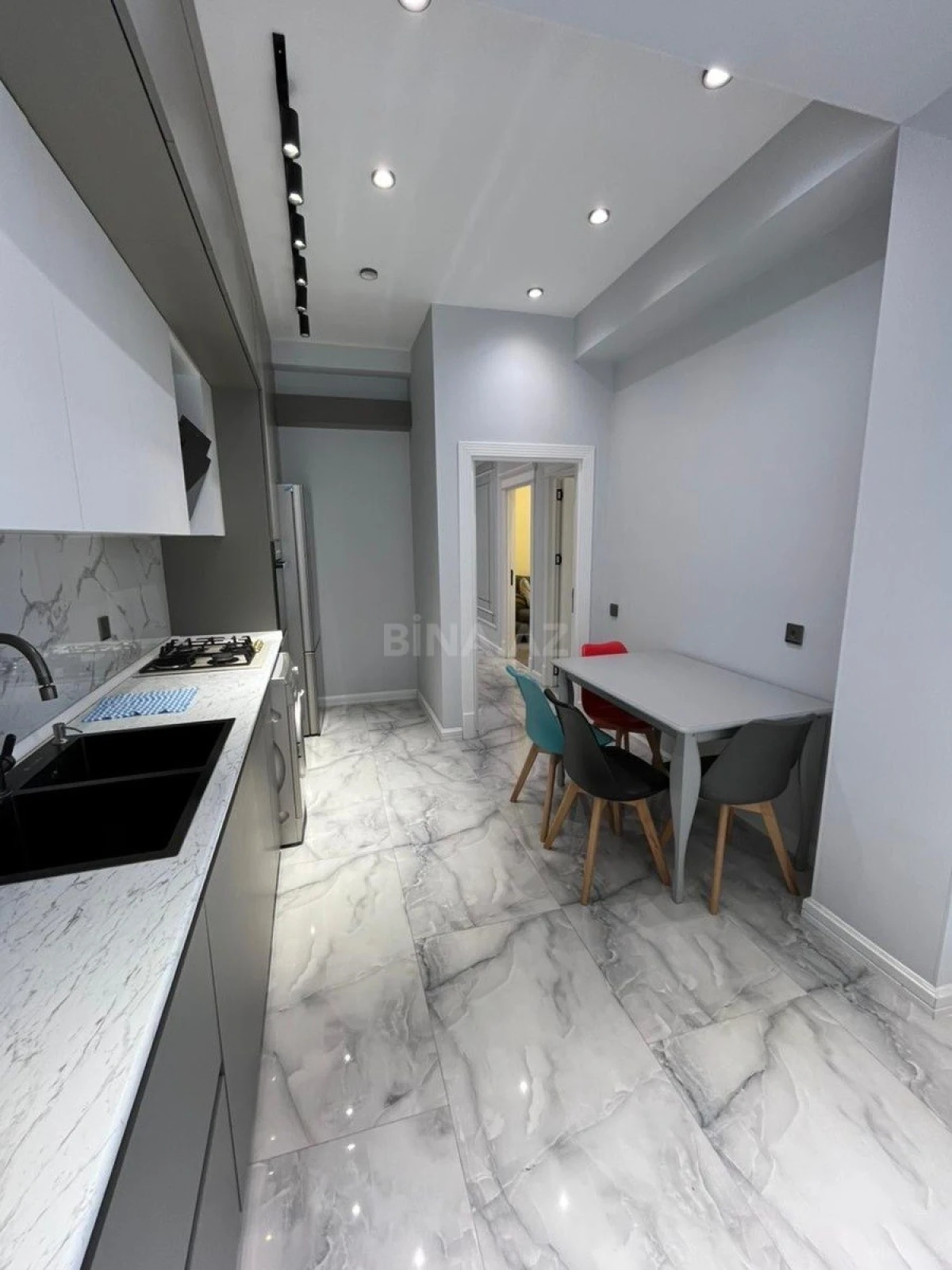 Satılır 2 otaqlı mənzil 70 m²