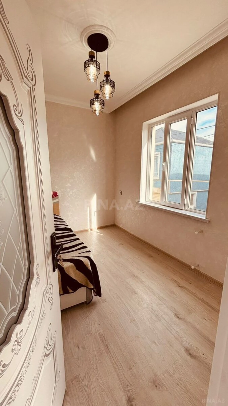 Satılır 5 otaqlı həyət evi 140 m²