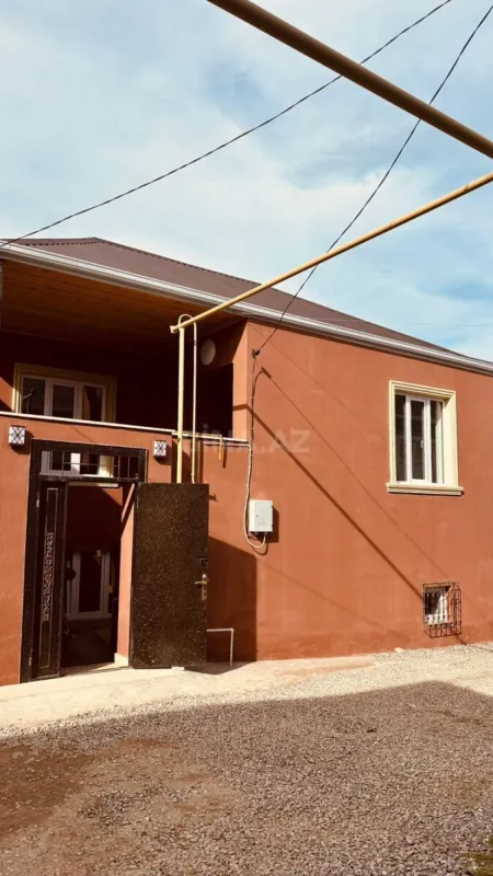 Satılır 5 otaqlı həyət evi 140 m²