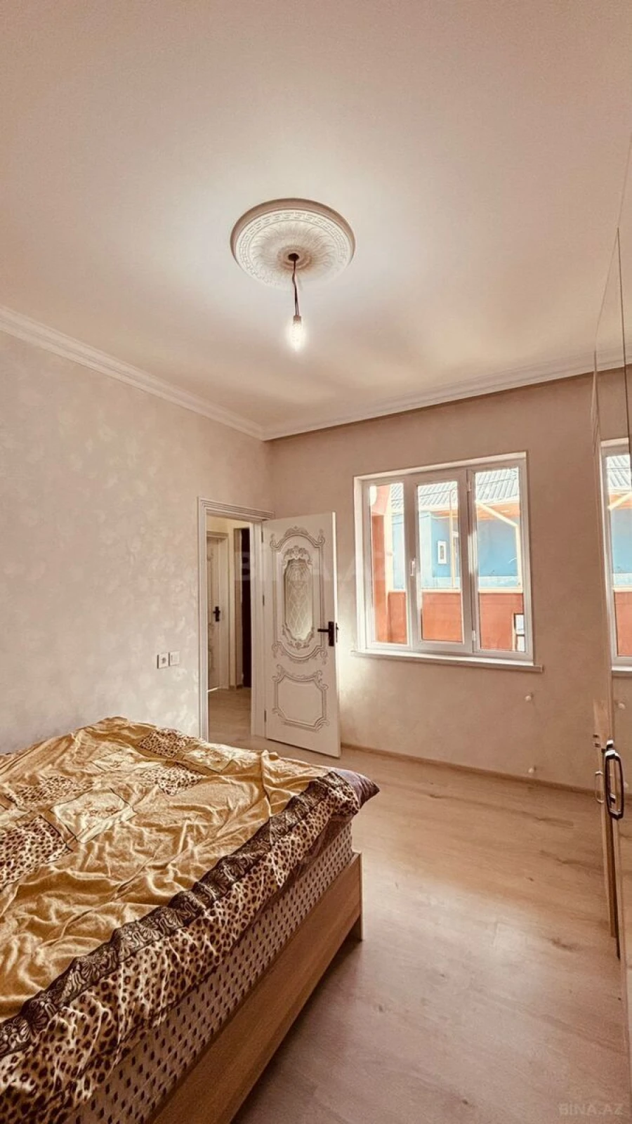 Satılır 5 otaqlı həyət evi 140 m²