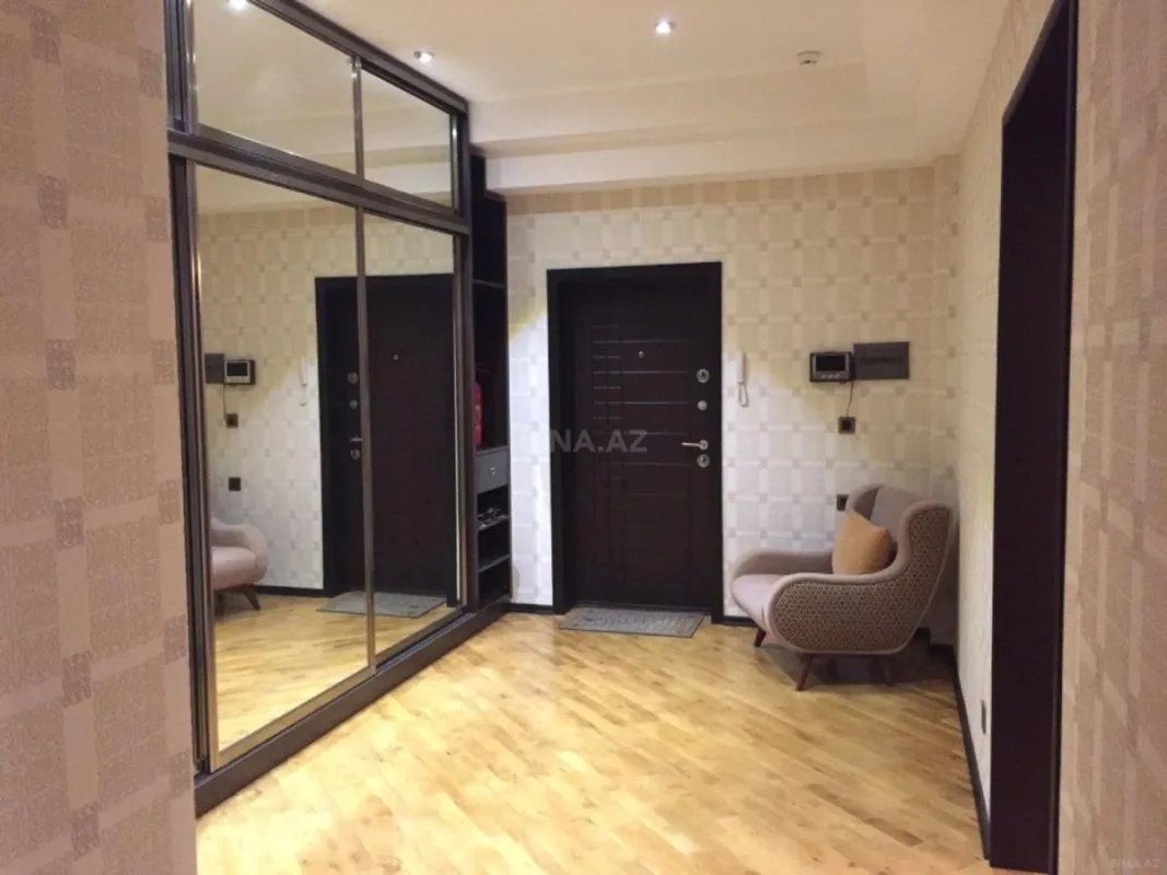 Kirayə verilir 3 otaqlı mənzil 135 m²