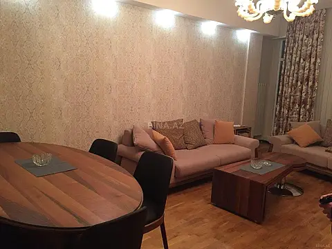 Kirayə verilir 3 otaqlı mənzil 135 m²