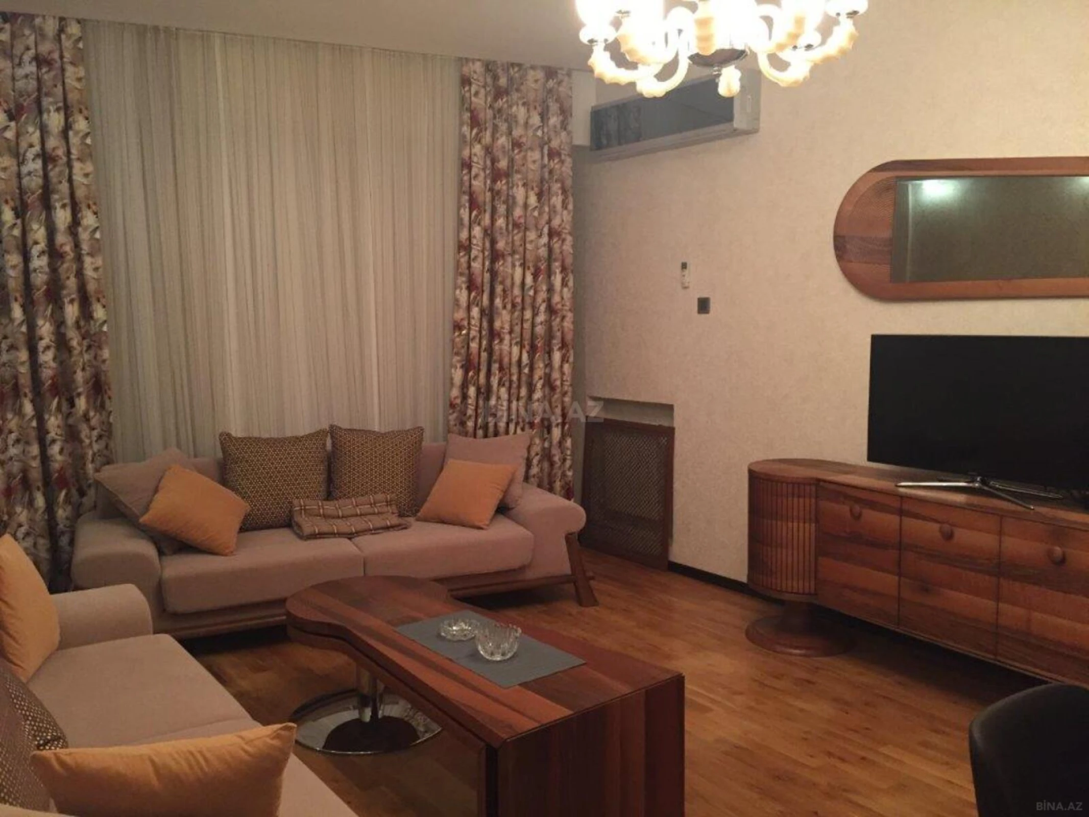 Kirayə verilir 3 otaqlı mənzil 135 m²