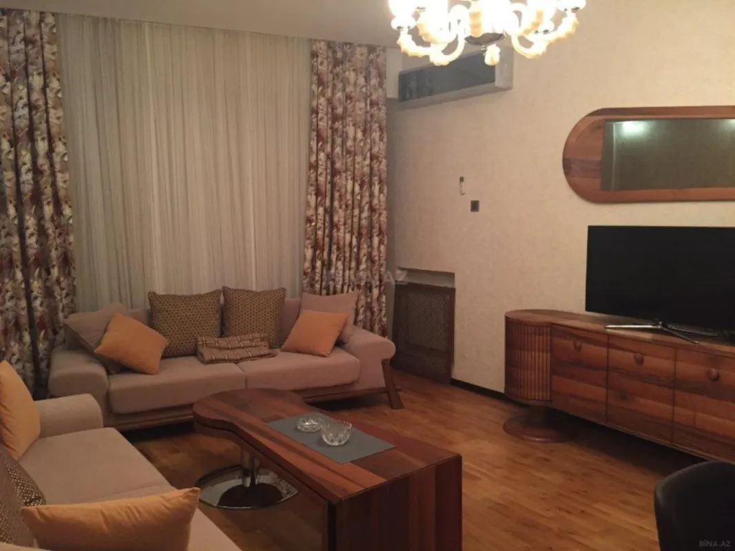 Kirayə verilir 3 otaqlı mənzil 135 m²