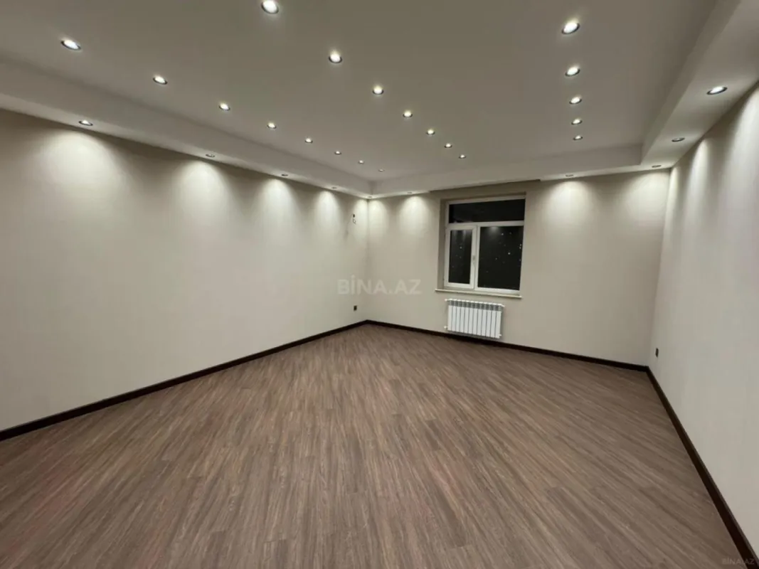 Satılır 3 otaqlı mənzil 135 m²