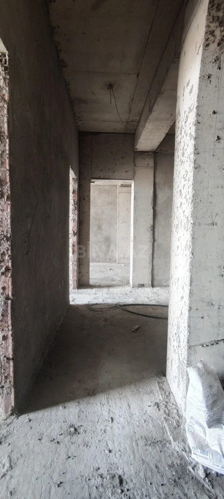 Satılır 2 otaqlı mənzil 82 m²