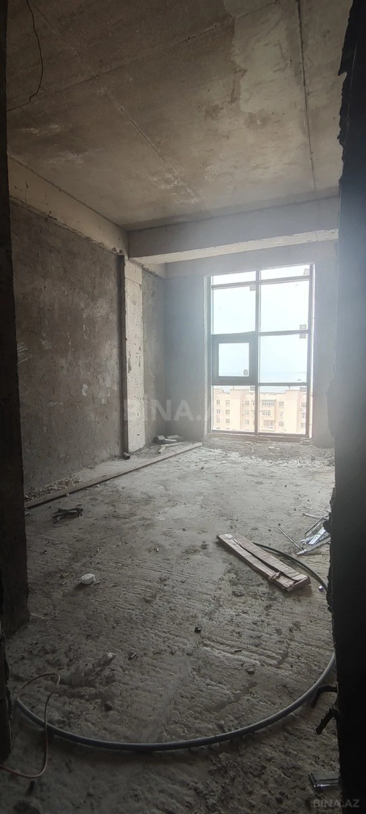 Satılır 2 otaqlı mənzil 82 m²