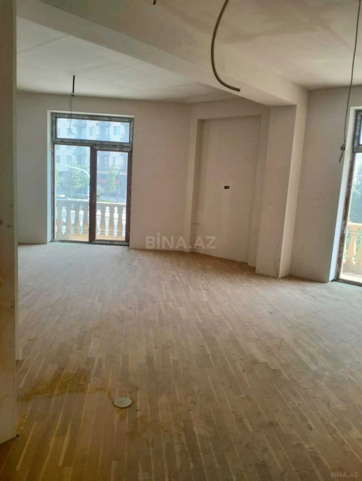 Satılır 3 otaqlı mənzil 130 m²