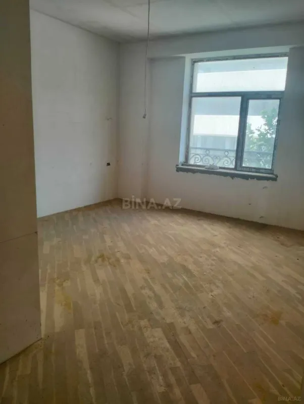 Satılır 3 otaqlı mənzil 130 m²