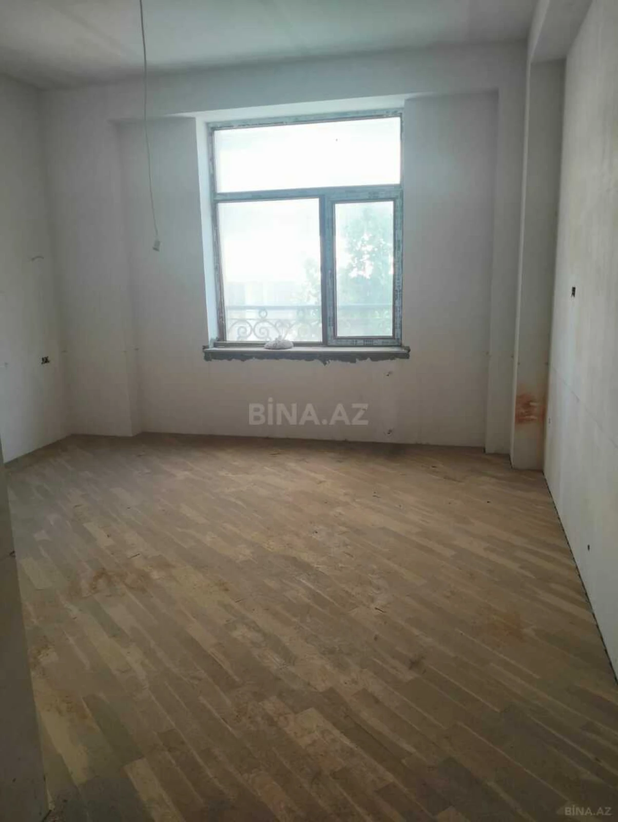 Satılır 3 otaqlı mənzil 130 m²