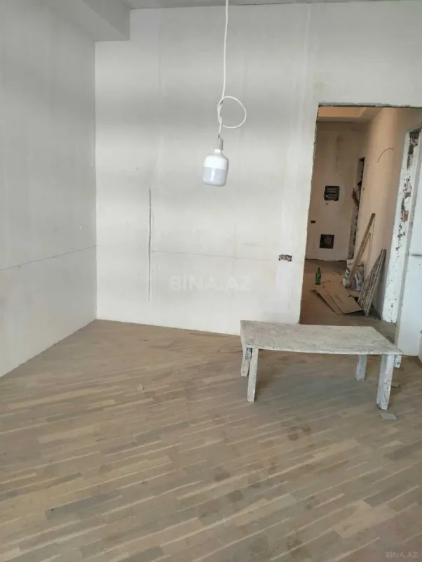 Satılır 3 otaqlı mənzil 130 m²