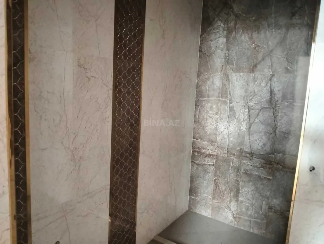 Satılır 3 otaqlı mənzil 130 m²