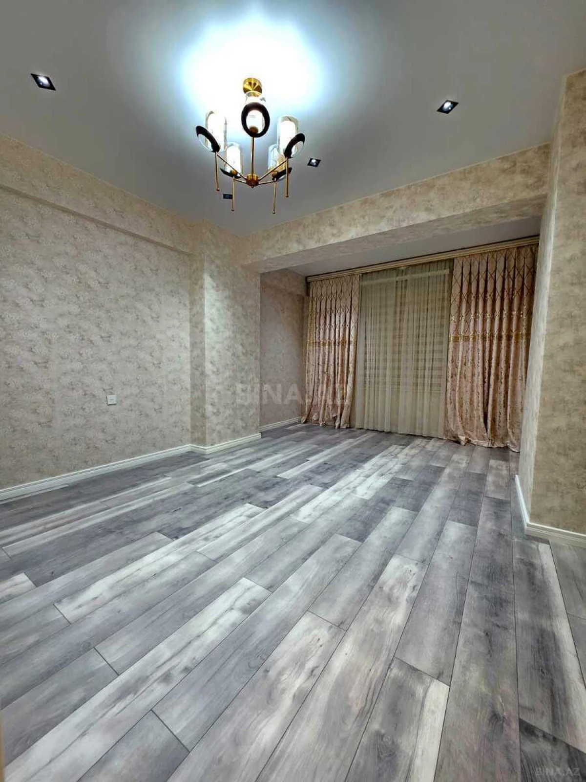 Satılır 3 otaqlı mənzil 100 m²