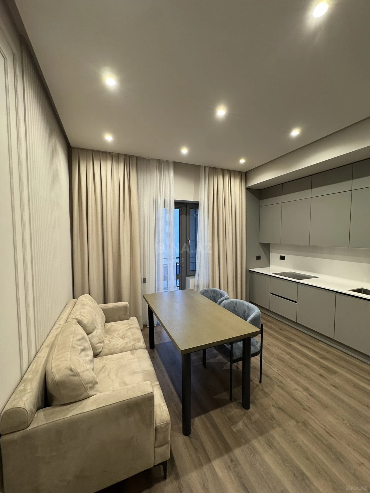 Kirayə verilir 3 otaqlı mənzil 160 m²
