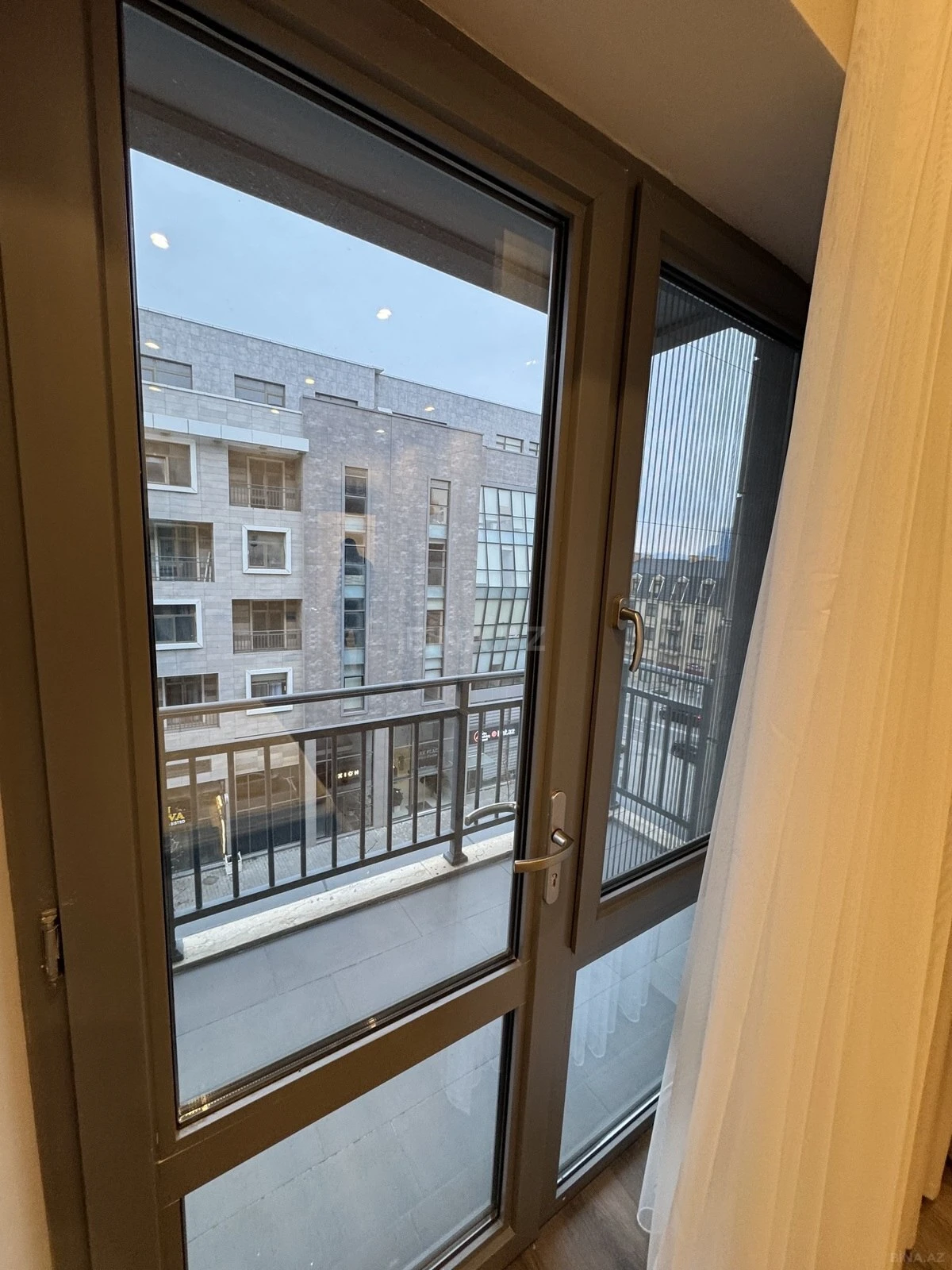 Kirayə verilir 3 otaqlı mənzil 160 m²