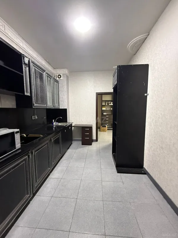 Kirayə verilir 9 otaqlı ofis 250 m²