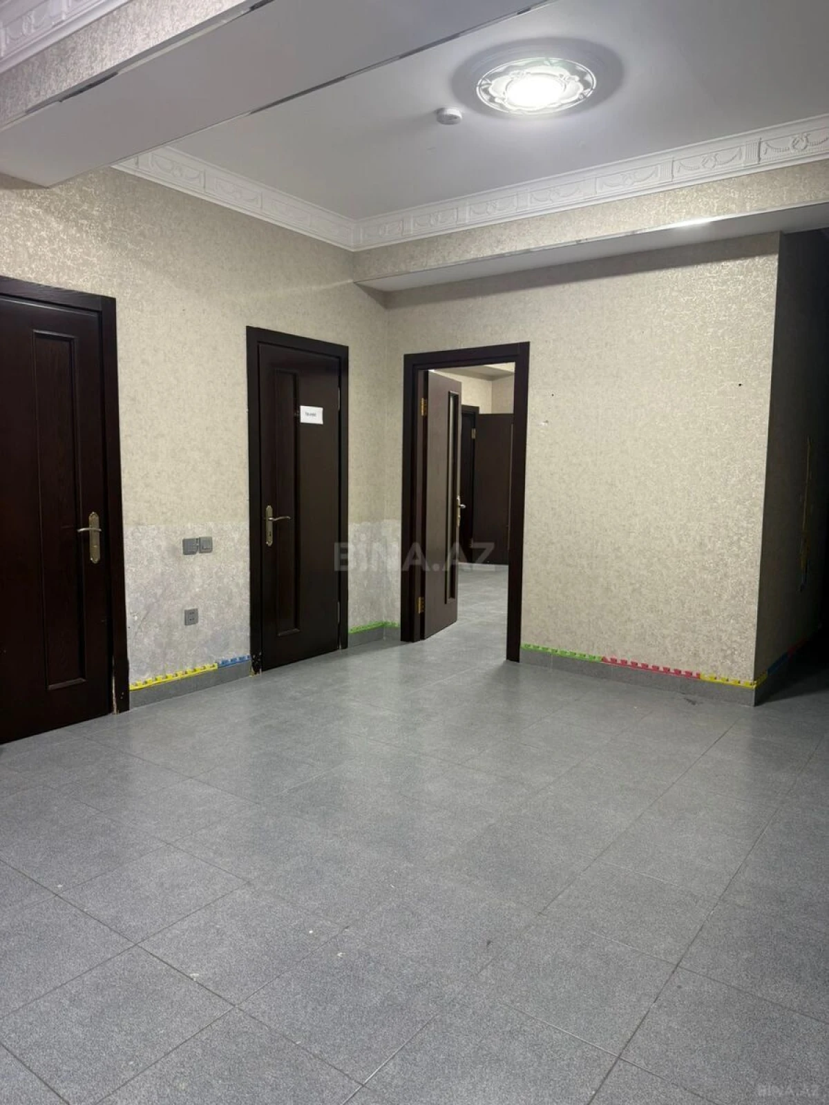 Kirayə verilir 9 otaqlı ofis 250 m²