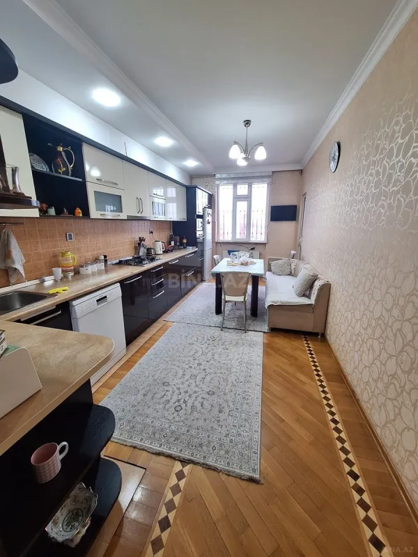 Satılır 3 otaqlı mənzil 127 m²