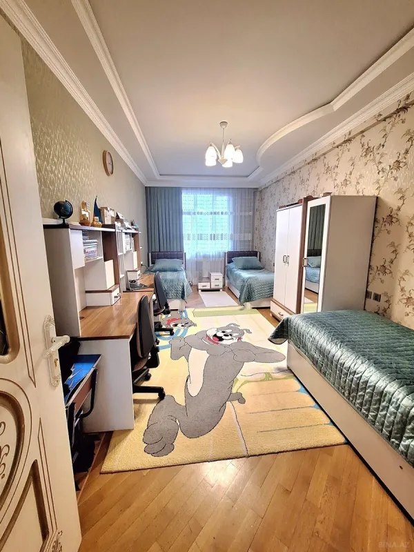 Satılır 3 otaqlı mənzil 127 m²