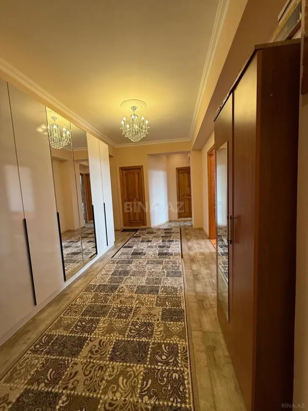 Satılır 3 otaqlı mənzil 130 m²