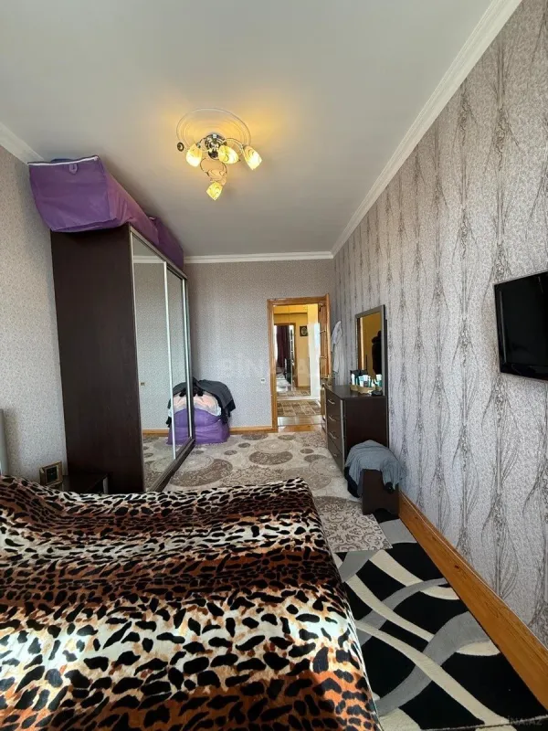 Satılır 3 otaqlı mənzil 130 m²