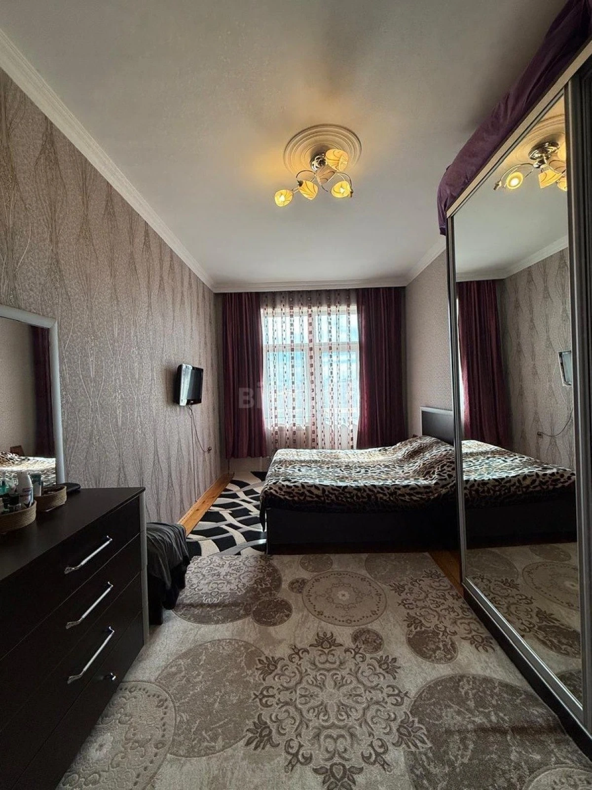 Satılır 3 otaqlı mənzil 130 m²