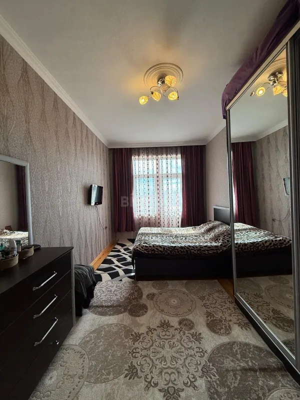Satılır 3 otaqlı mənzil 130 m²