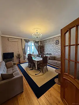 Satılır 3 otaqlı mənzil 130 m²
