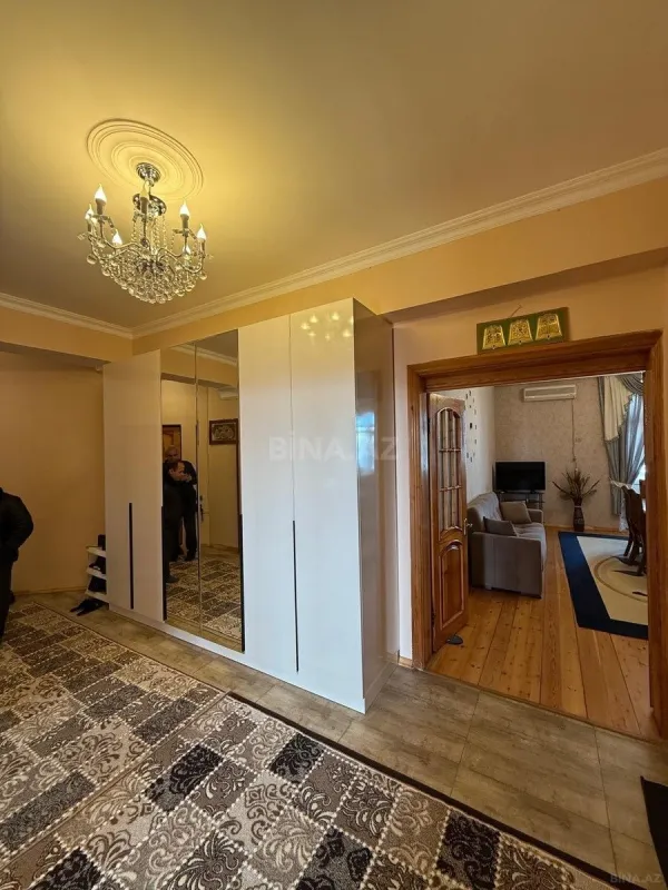 Satılır 3 otaqlı mənzil 130 m²