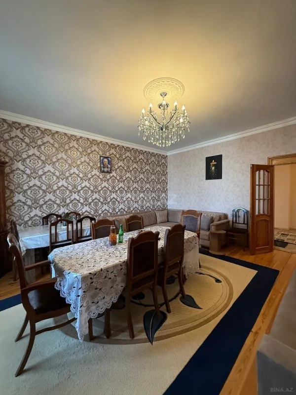 Satılır 3 otaqlı mənzil 130 m²