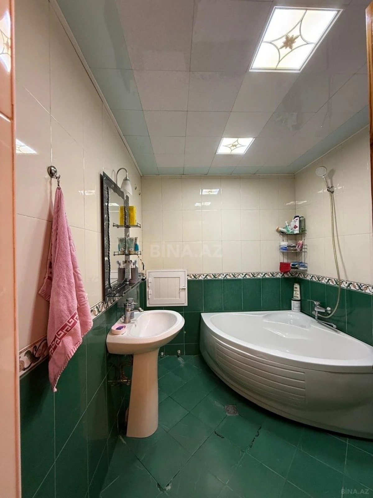 Satılır 3 otaqlı mənzil 130 m²