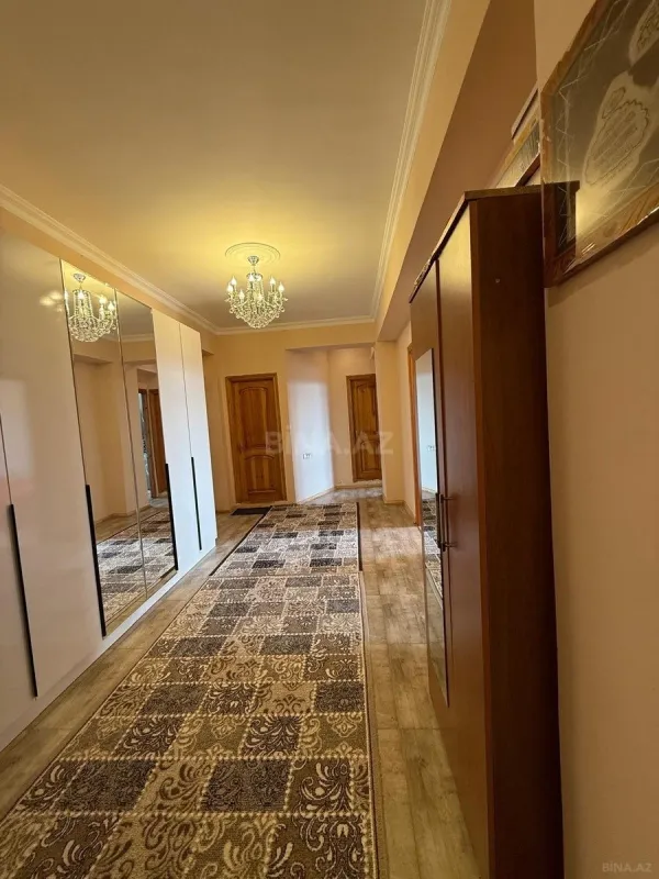 Satılır 3 otaqlı mənzil 130 m²