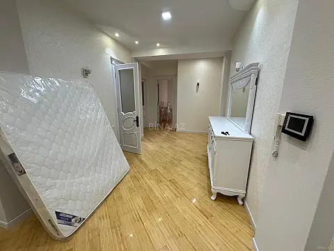 Kirayə verilir 3 otaqlı mənzil 180 m²