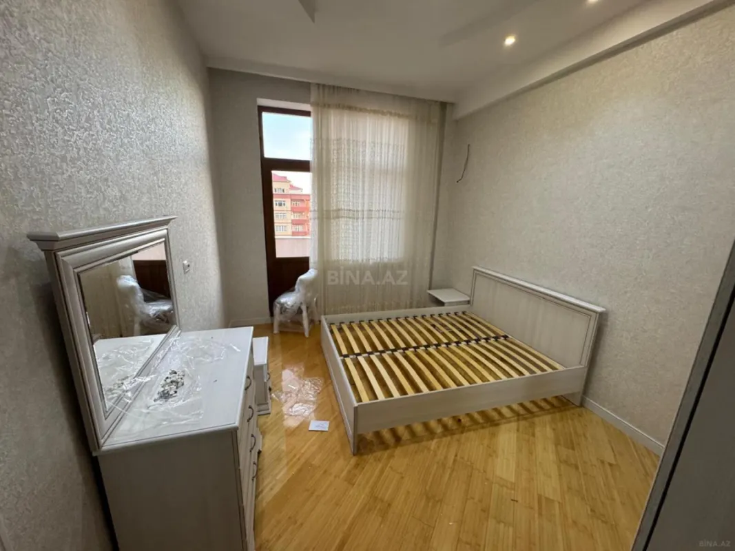 Kirayə verilir 3 otaqlı mənzil 180 m²