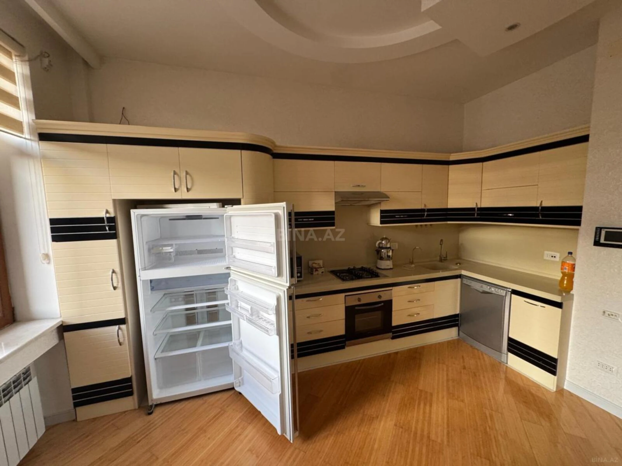 Kirayə verilir 3 otaqlı mənzil 180 m²